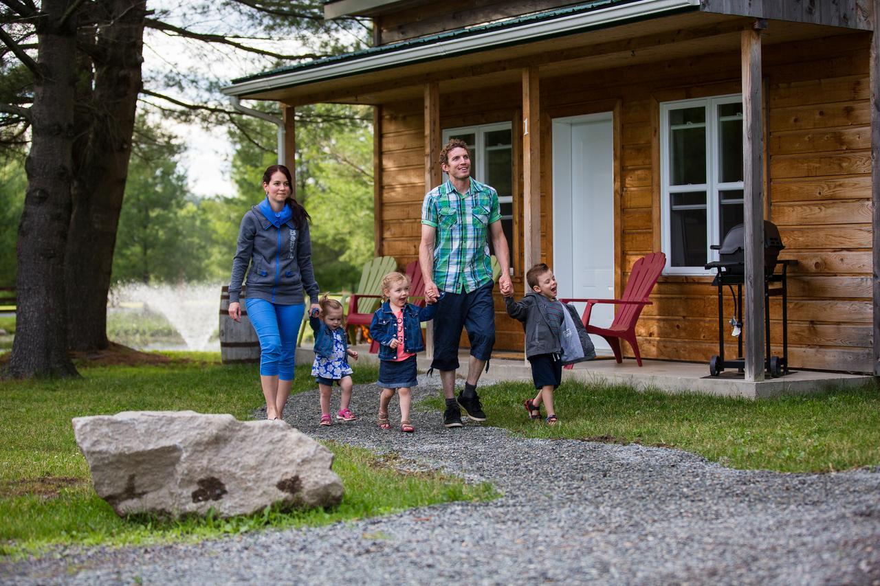 Chalets Du Domaine Yamaska 布罗蒙 外观 照片